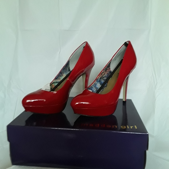 HEELS - Picture 2 of 4